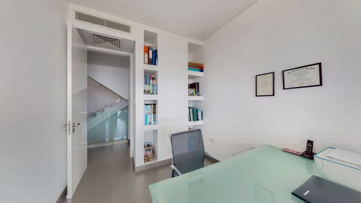 Image No.17-5 Bed House for sale