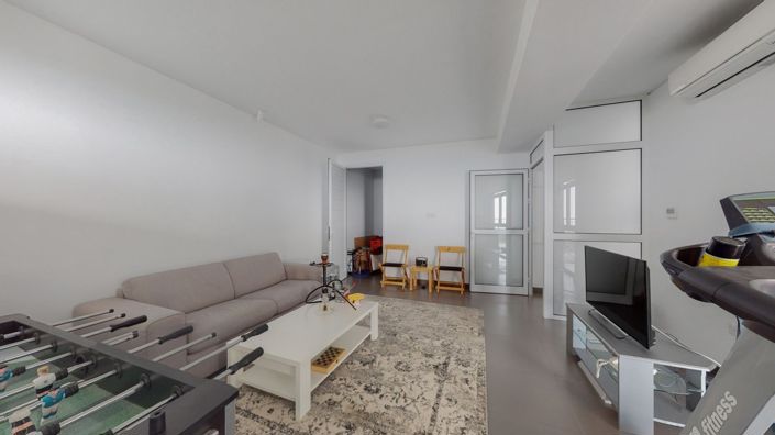 Image No.21-5 Bed House for sale