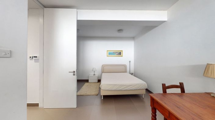 Image No.25-5 Bed House for sale