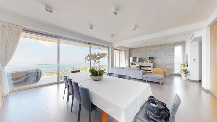 Image No.4-5 Bed House for sale