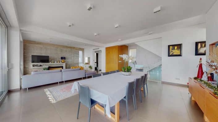 Image No.5-5 Bed House for sale