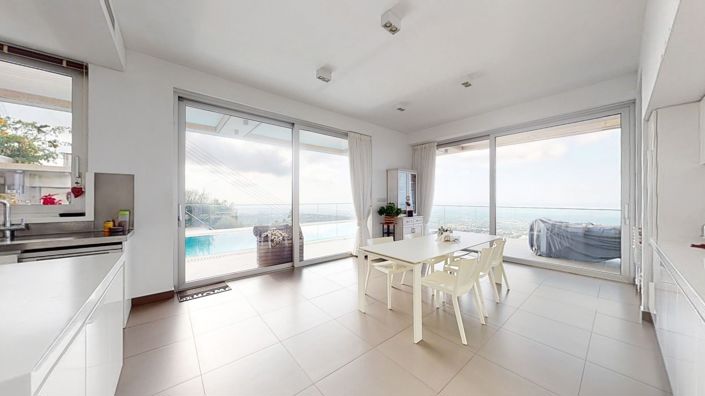 Image No.7-5 Bed House for sale