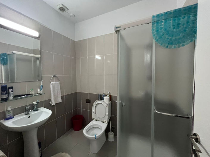 Image No.8-2 Bed House for sale