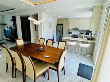 6bf10ced-3290-4e99-94d7-a2d863e926e4