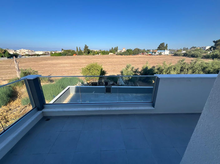 Image No.17-3 Bed House for sale