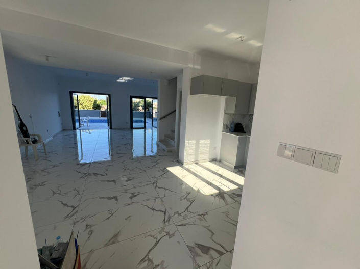 Image No.5-3 Bed House for sale