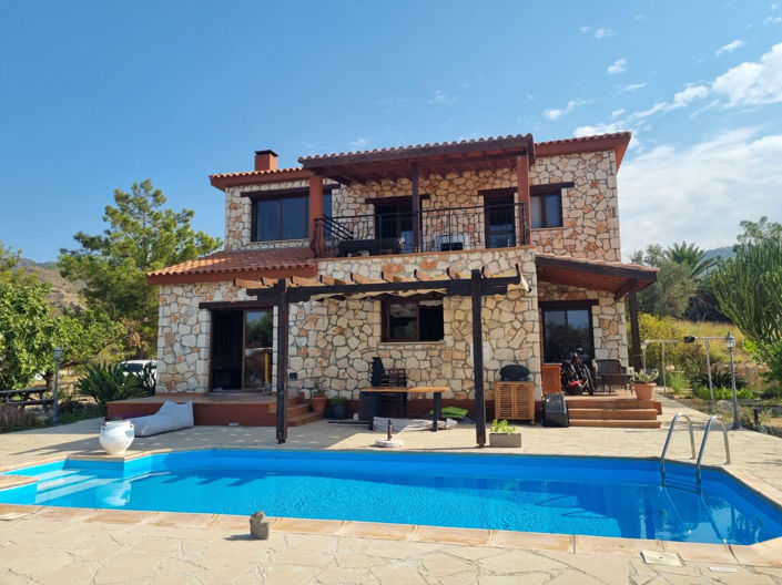 Image No.1-4 Bed House for sale