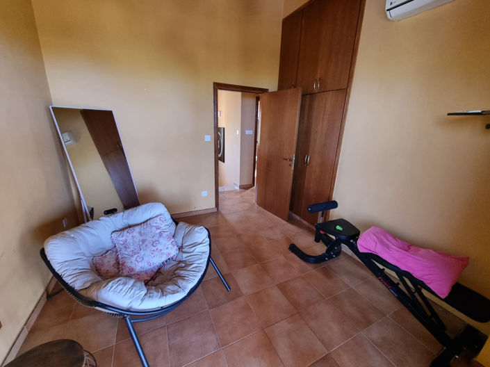 Image No.20-4 Bed House for sale