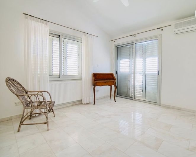 Image No.25-5 Bed House for sale