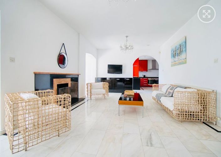 Image No.5-5 Bed House for sale