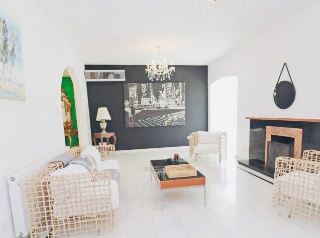 Image No.8-5 Bed House for sale