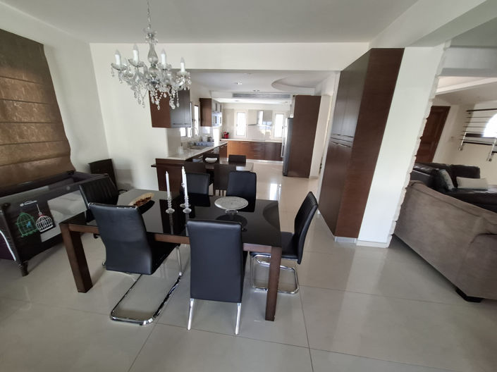 Image No.25-6 Bed House for sale