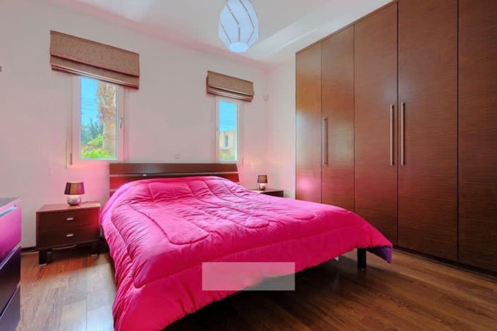 Image No.8-6 Bed House for sale