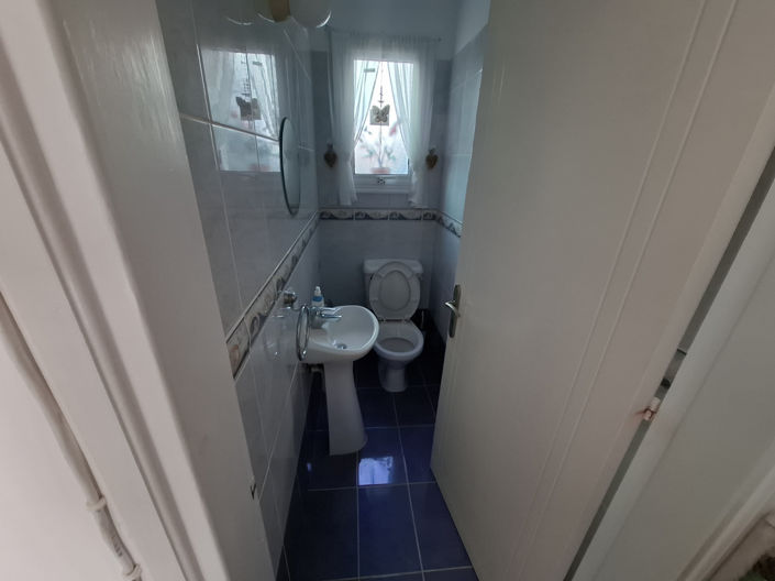 Image No.8-2 Bed House for sale