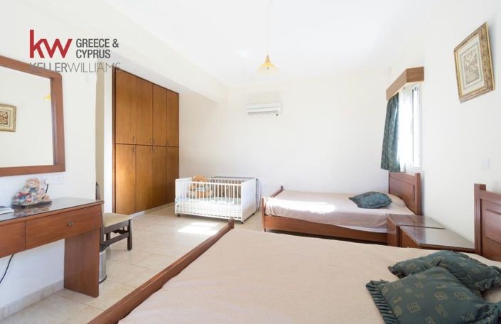 Image No.6-5 Bed House for sale