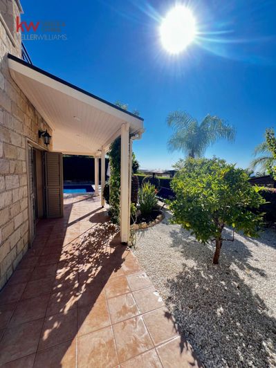 Image No.11-3 Bed House for sale