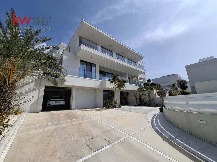 Image No.1-5 Bed Villa for sale