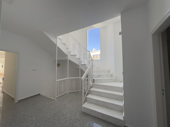 Image No.18-6 Bed Villa for sale