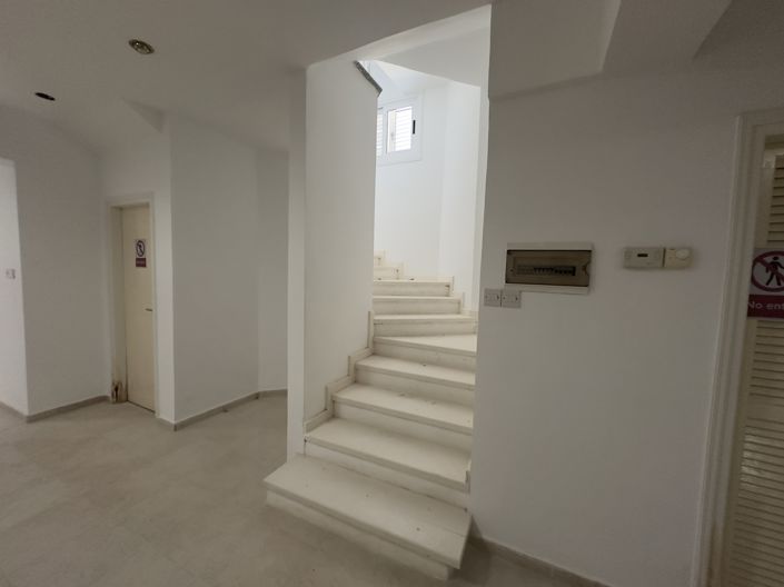 Image No.23-6 Bed Villa for sale