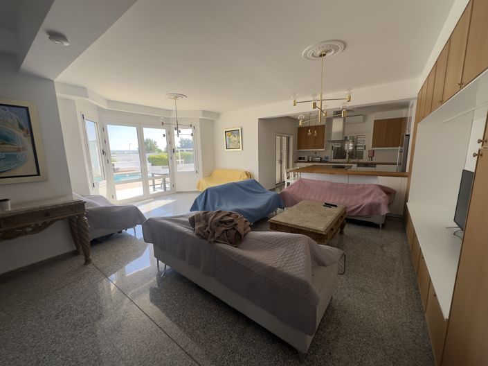 Image No.9-6 Bed Villa for sale