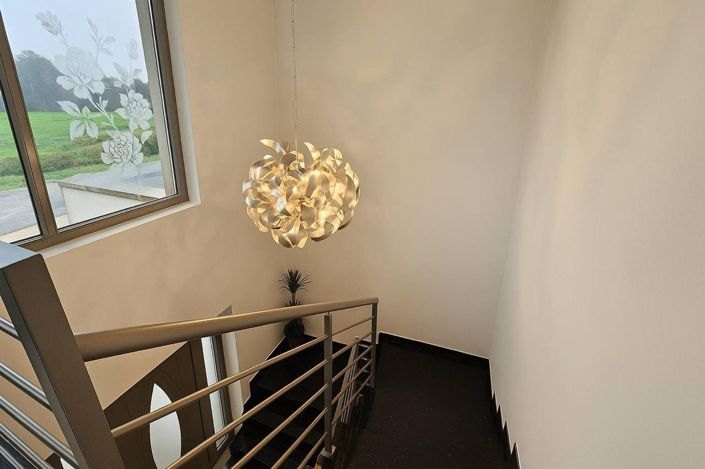 Image No.10-5 Bed House for sale