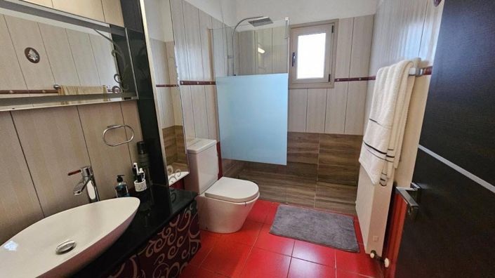 Image No.12-5 Bed House for sale