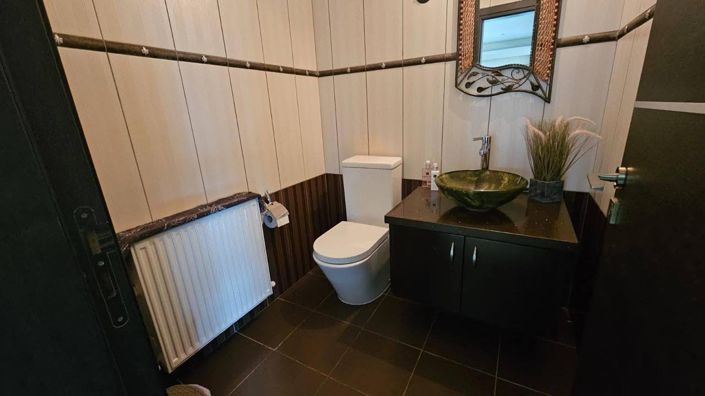 Image No.18-5 Bed House for sale