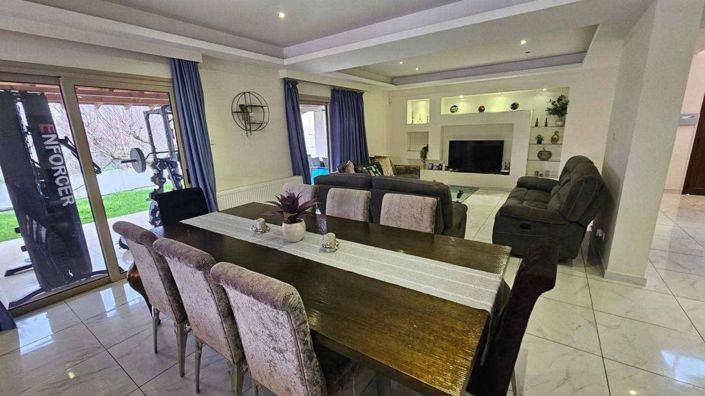 Image No.5-5 Bed House for sale