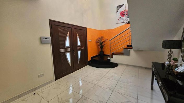 Image No.9-5 Bed House for sale