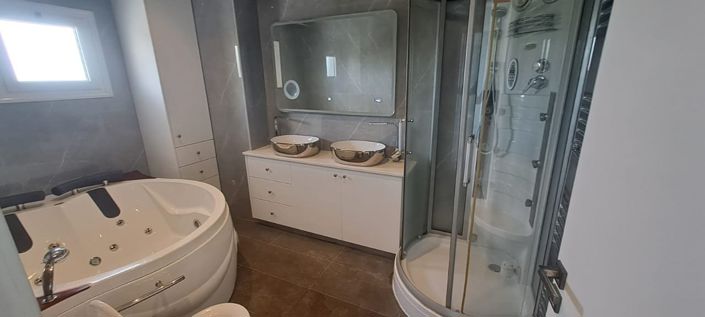 Image No.16-Appartement de 2 chambres à vendre à Empa