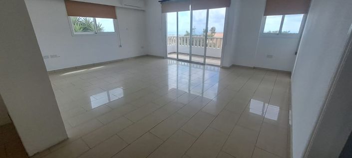 Image No.2-Appartement de 2 chambres à vendre à Empa