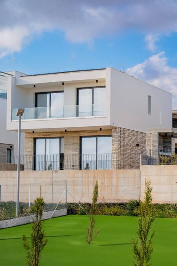 Image No.1-3 Bed House for sale
