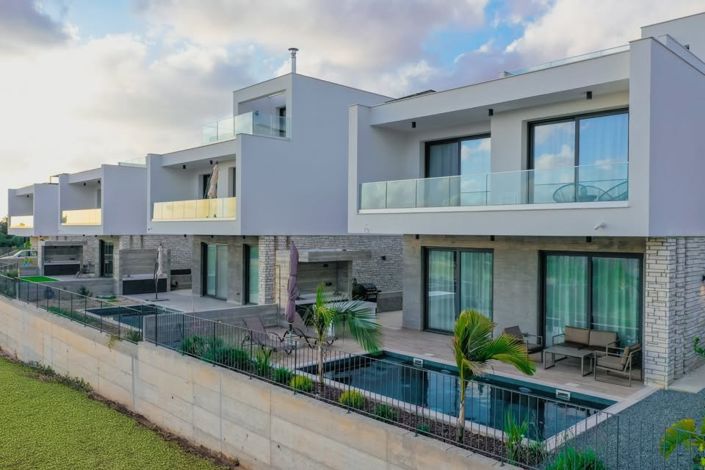 Image No.1-4 Bed House for sale