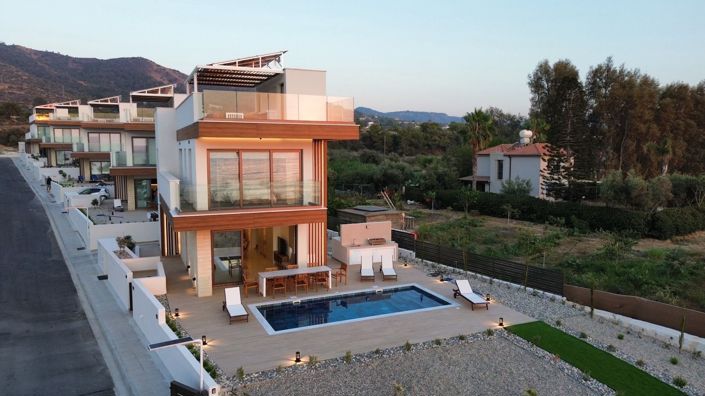 Image No.1-4 Bed House for sale