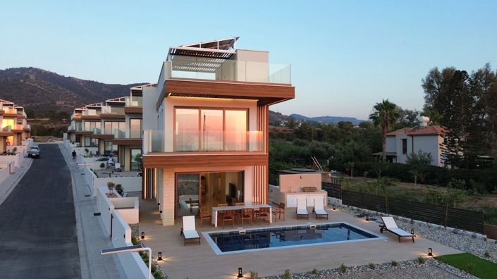 Image No.2-4 Bed House for sale