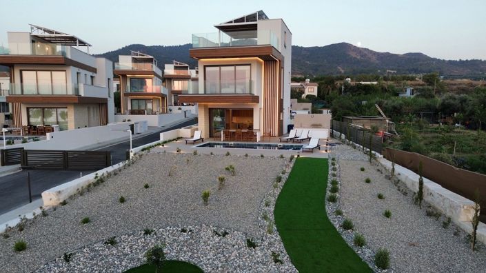 Image No.3-4 Bed House for sale