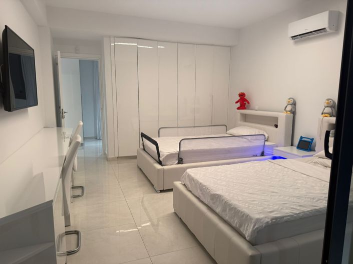 Image No.19-4 Bed House for sale