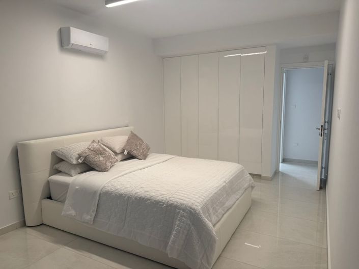 Image No.20-4 Bed House for sale