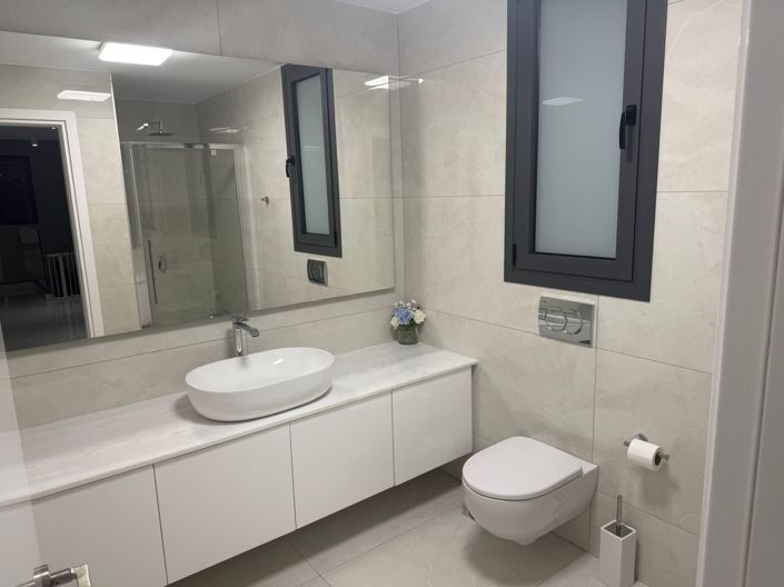 Image No.22-4 Bed House for sale