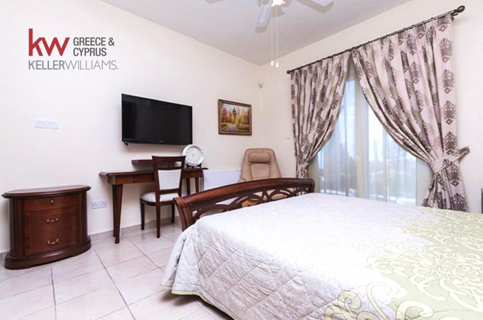 Image No.8-4 Bed House for sale