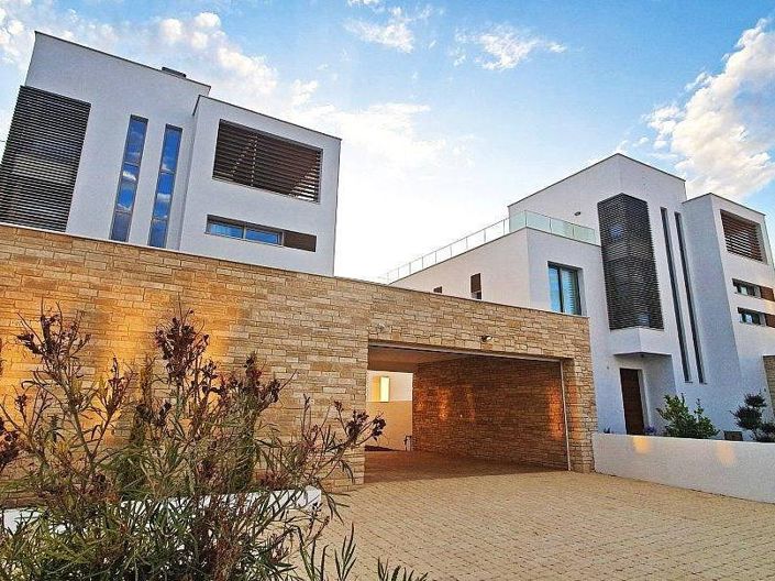 Image No.6-4 Bed House for sale