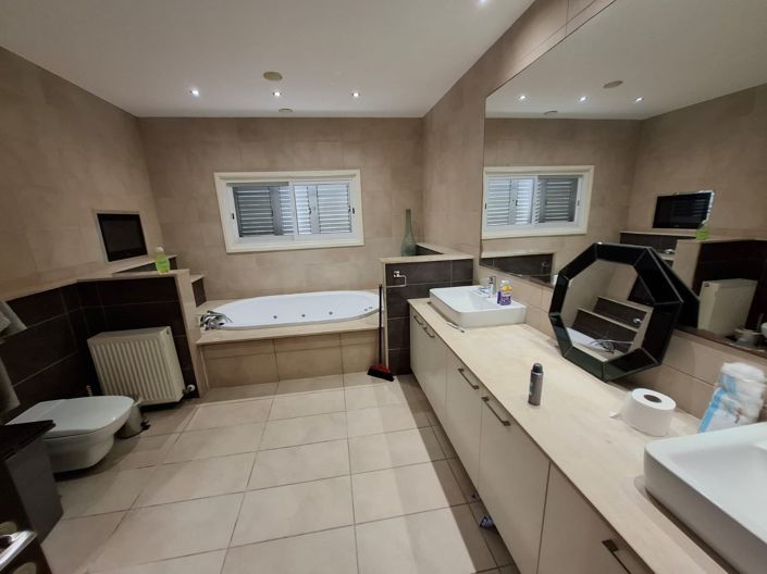 Image No.10-6 Bed House for sale