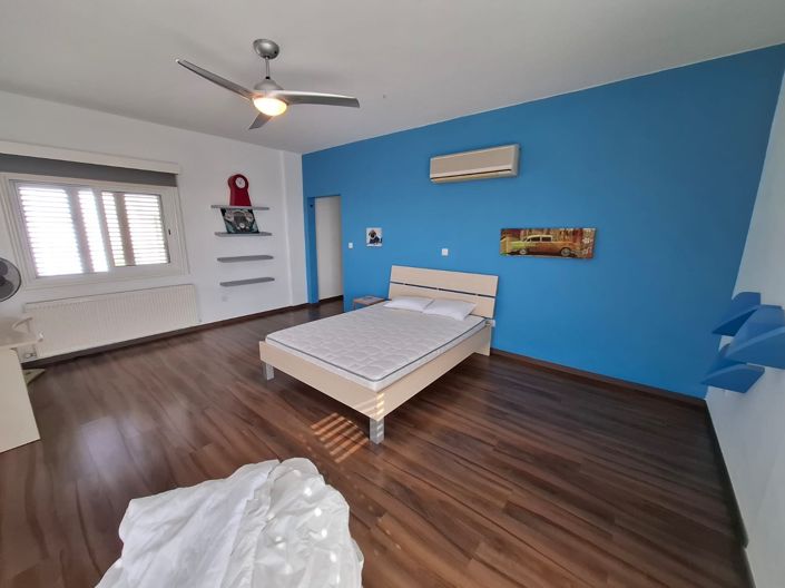 Image No.11-6 Bed House for sale