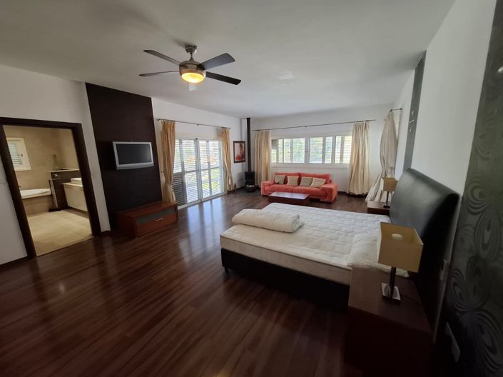 Image No.13-6 Bed House for sale