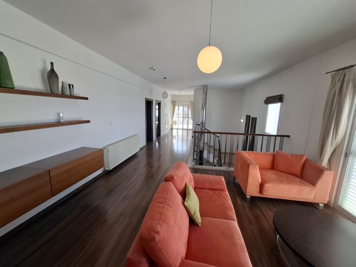 Image No.14-6 Bed House for sale