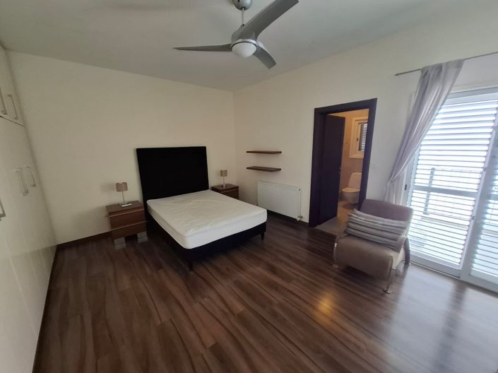 Image No.15-6 Bed House for sale