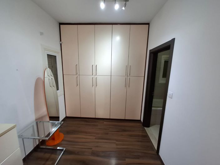 Image No.18-6 Bed House for sale