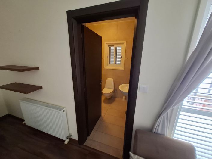 Image No.19-6 Bed House for sale