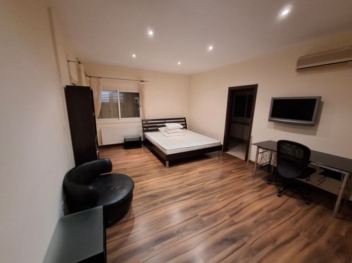 Image No.20-6 Bed House for sale