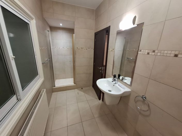 Image No.21-6 Bed House for sale